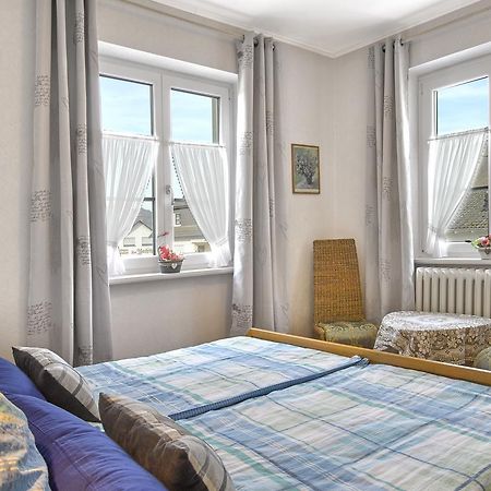 Pension "Haus Am Walde" Brodenbach, Mosel Exterior photo