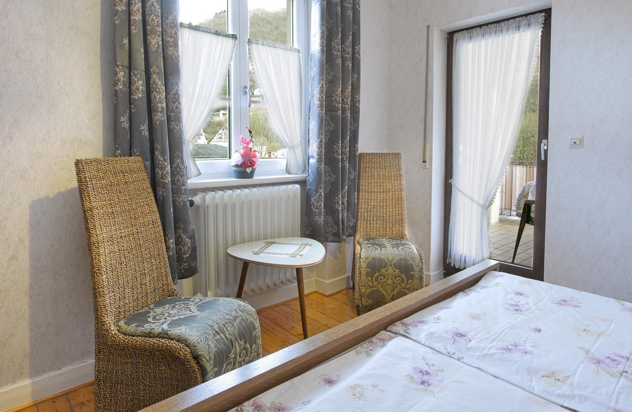 Pension "Haus Am Walde" Brodenbach, Mosel Exterior photo